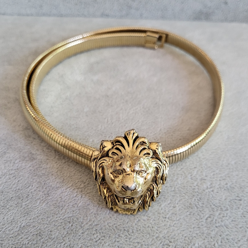 VTG Accessocraft NYC Lion Buckle Goldtone Metal Stretch Belt Fits XS (22"-26")